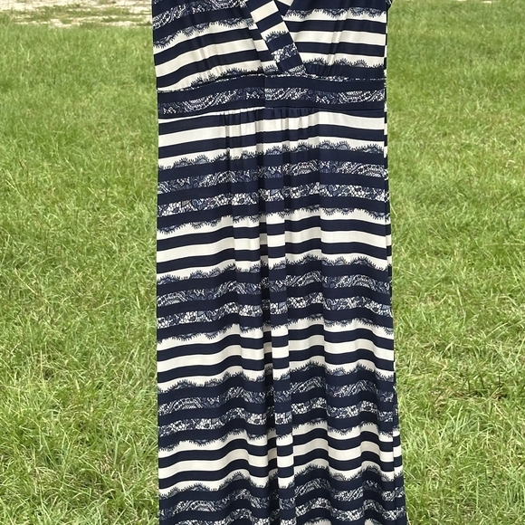 Susan Lawrence Navy and Cream Patterned Maxi Dress - Picture 1 of 2